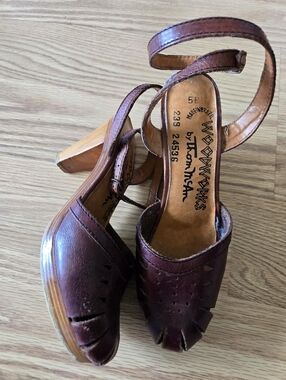 Woodworks by Thom McAn Vintage 70's Brazil Leather Wooden Strappy Heel size 5